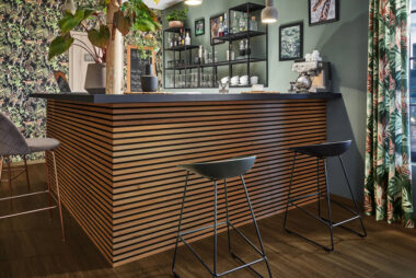 sm_pas310_eiche_braun_theke